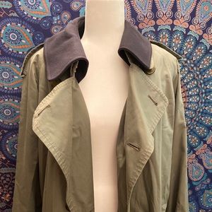 Burberry Trench Coat (Mens: Size Large)
